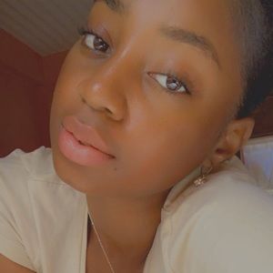 Meet your Posher, Janii